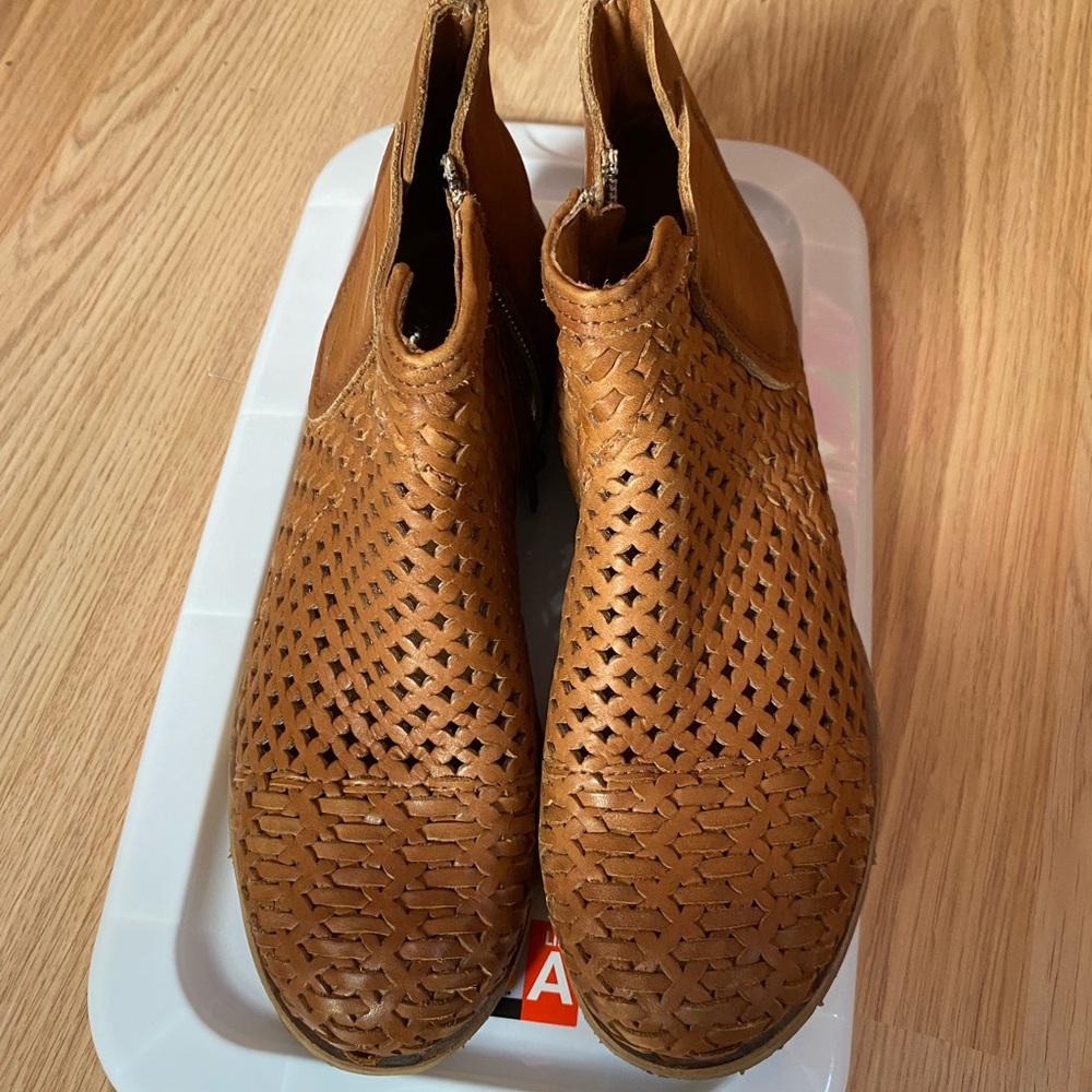 Felmini Italian  Leather Ankle Boots sz 37 used